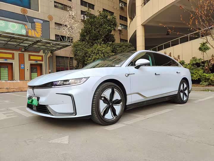 Фото 1 - Voyah Passion