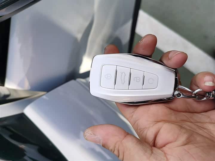 Фото 9 - Geely Icon