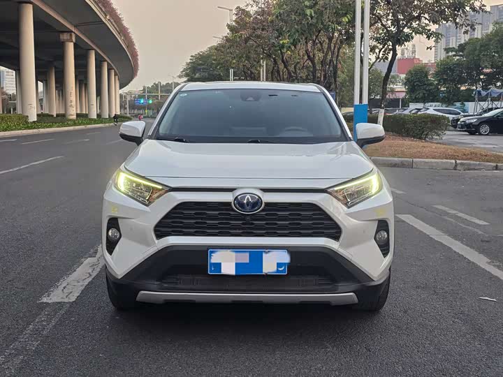 Фото 2 - Toyota RAV4