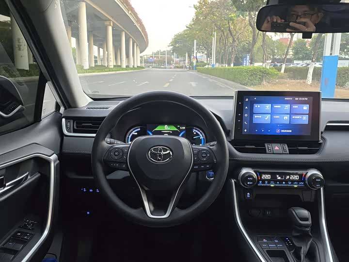 Фото 5 - Toyota RAV4