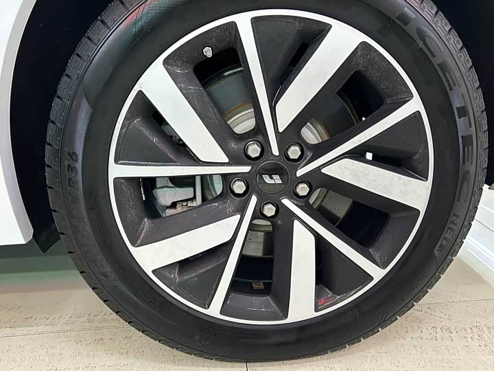 Фото 8 - LiXiang L7