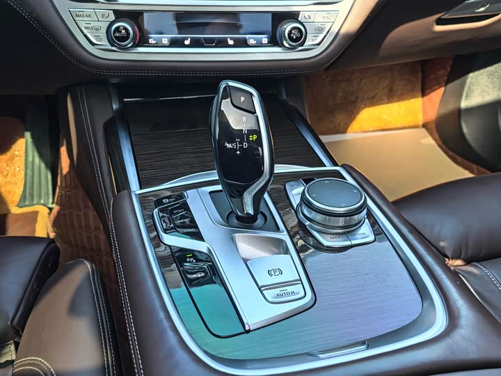 Фото 5 - BMW 7 Series