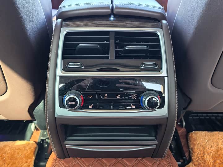 Фото 8 - BMW 7 Series