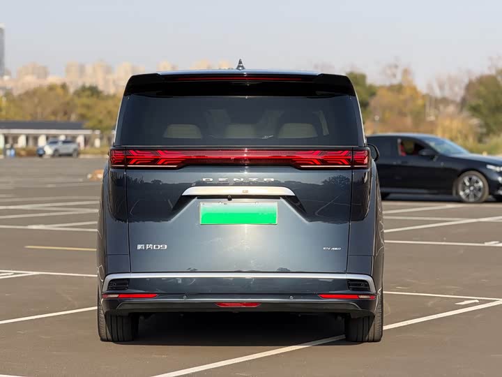 Фото 5 - Denza D9