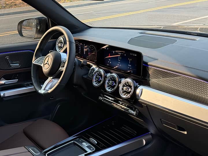 Фото 7 - Mercedes-Benz GLB-Class