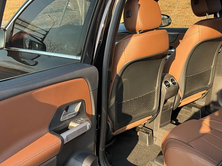 Фото 9 - Mercedes-Benz GLB-Class