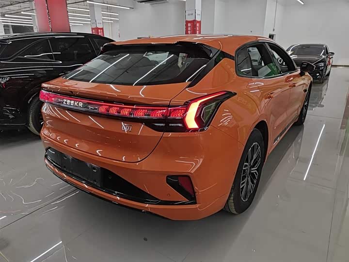 Фото 7 - Zeekr 001