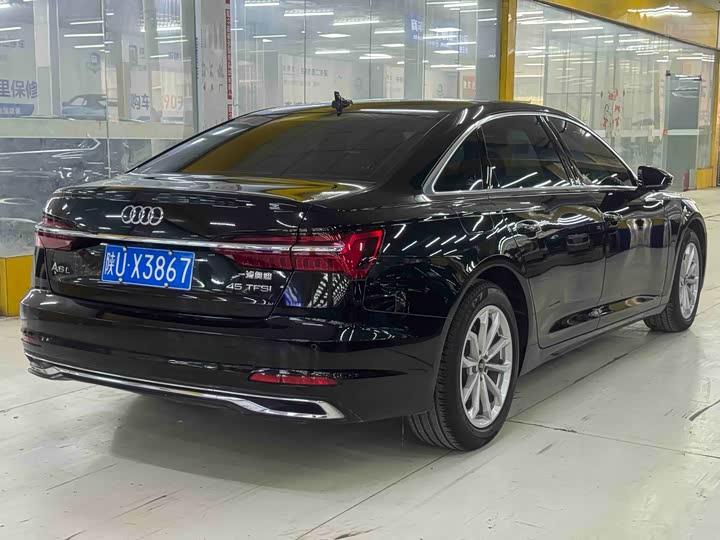 Фото 9 - Audi A6L