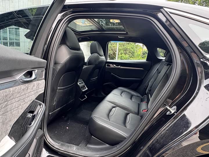 Фото 9 - Geely Preface