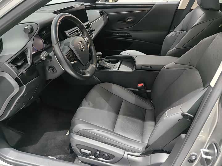 Фото 3 - Lexus ES