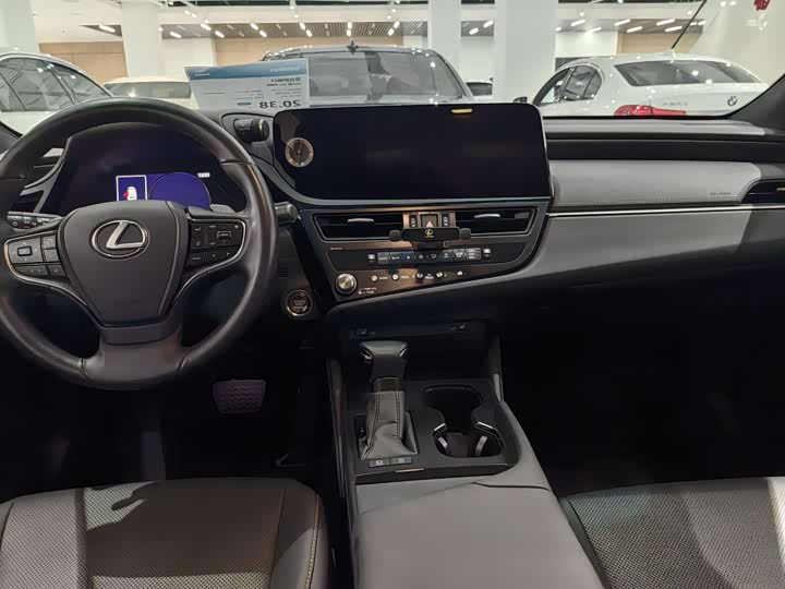 Фото 5 - Lexus ES