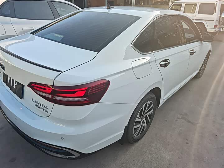 Фото 7 - Volkswagen Lavida