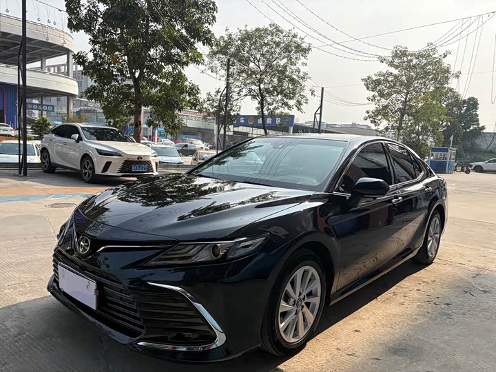 Фото 1 - Toyota Camry