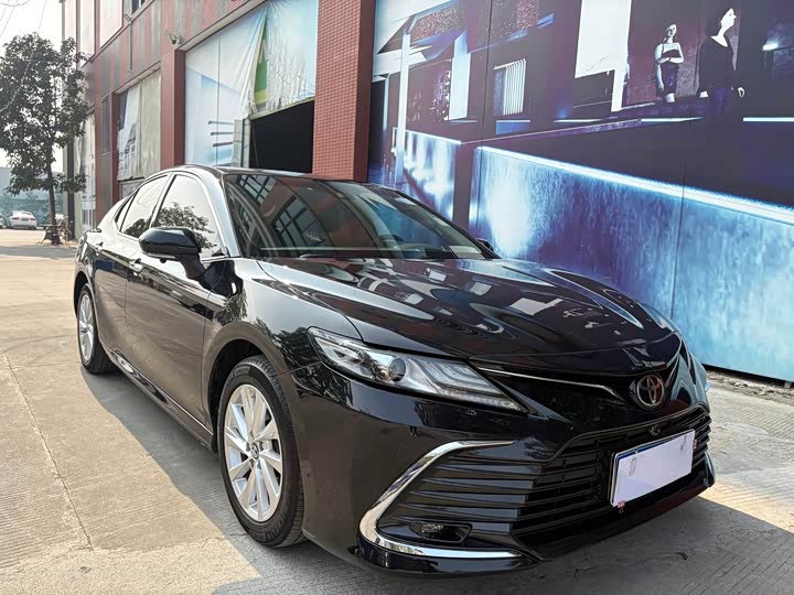 Фото 3 - Toyota Camry