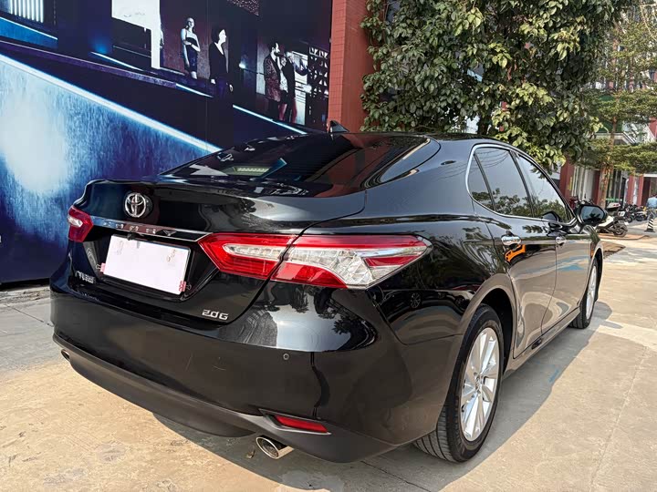 Фото 4 - Toyota Camry