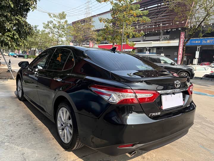 Фото 5 - Toyota Camry