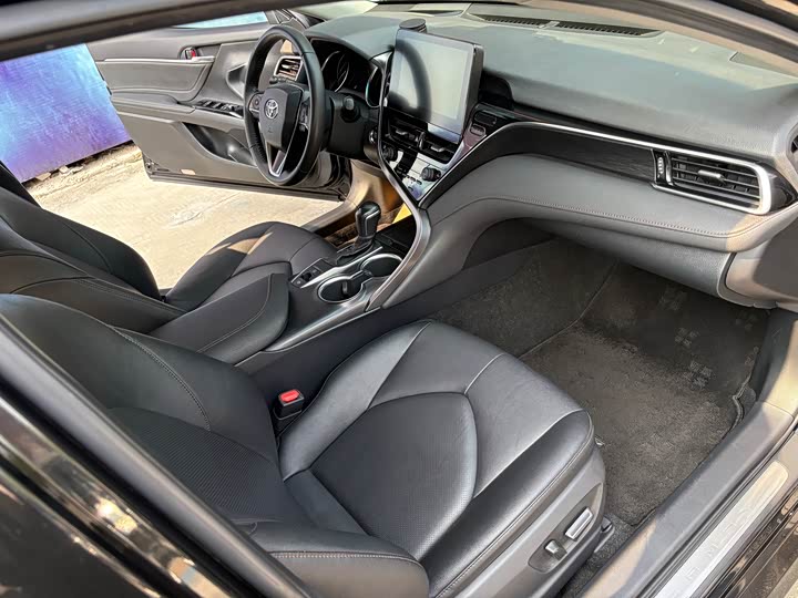 Фото 7 - Toyota Camry