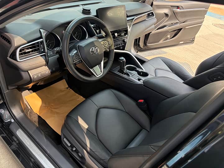 Фото 9 - Toyota Camry