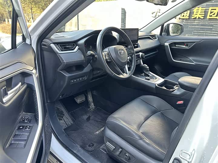 Фото 4 - Toyota Wildlander