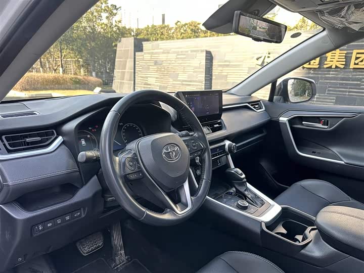 Фото 9 - Toyota Wildlander