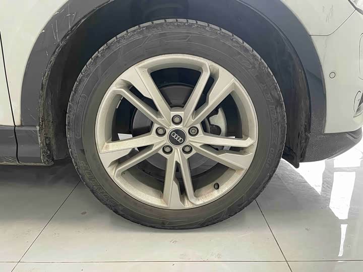 Фото 8 - Audi Q3