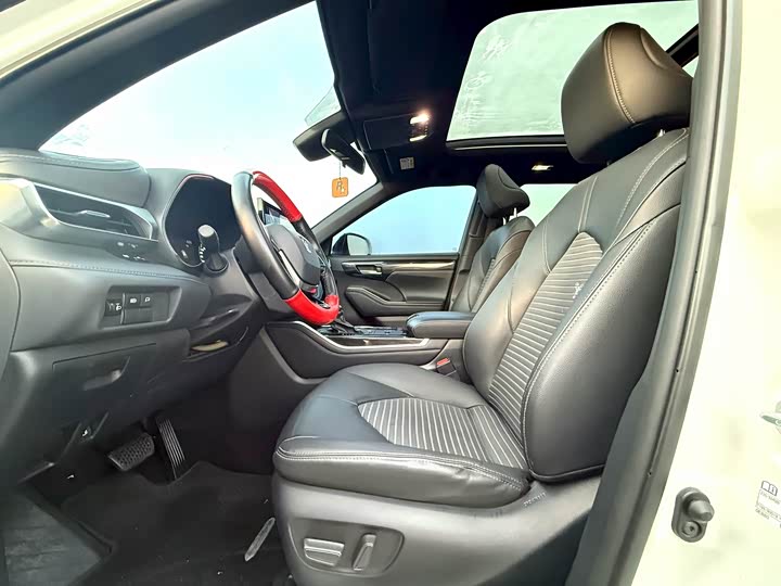 Фото 4 - Toyota Crown Kluger