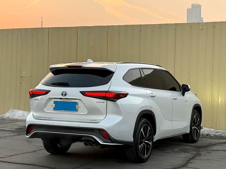 Фото 7 - Toyota Crown Kluger