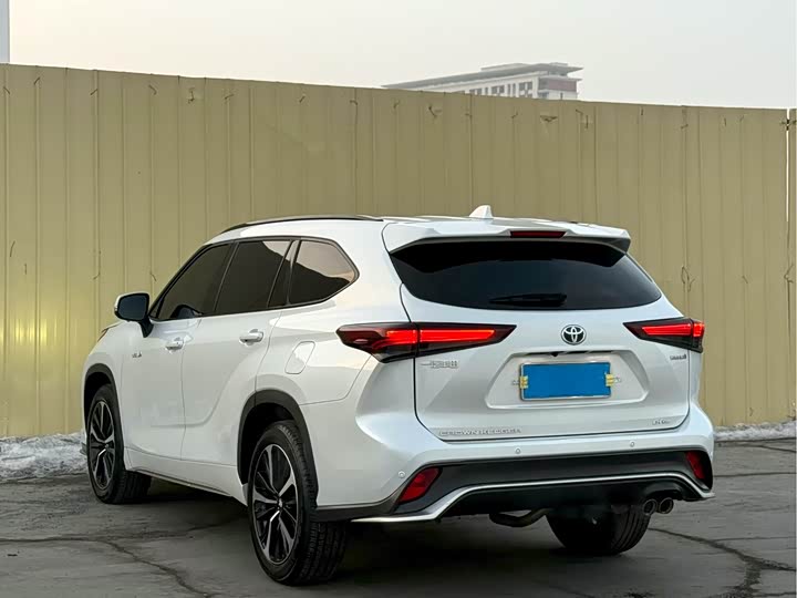 Фото 9 - Toyota Crown Kluger