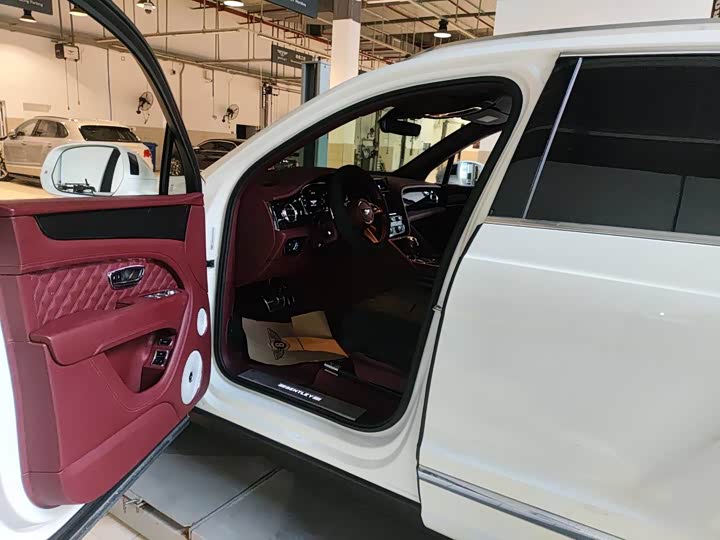 Фото 5 - Bentley Bentayga