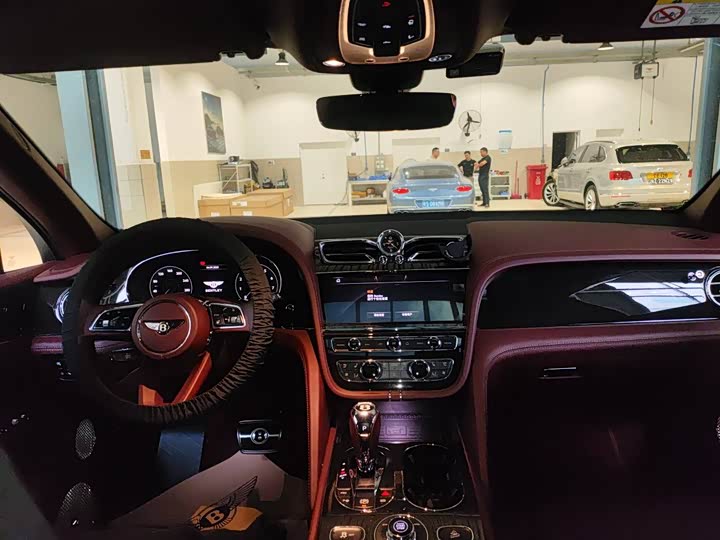 Фото 8 - Bentley Bentayga