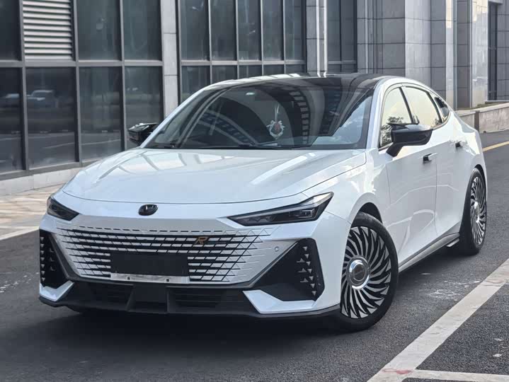 Фото 1 - Changan UNI-V