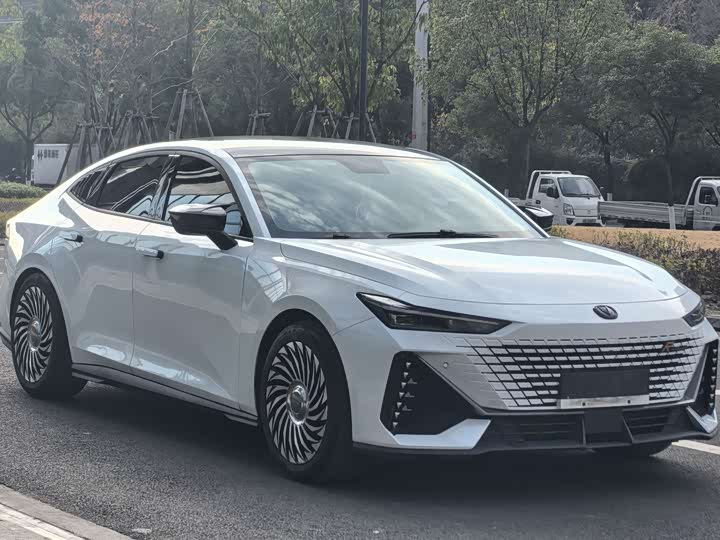 Фото 3 - Changan UNI-V