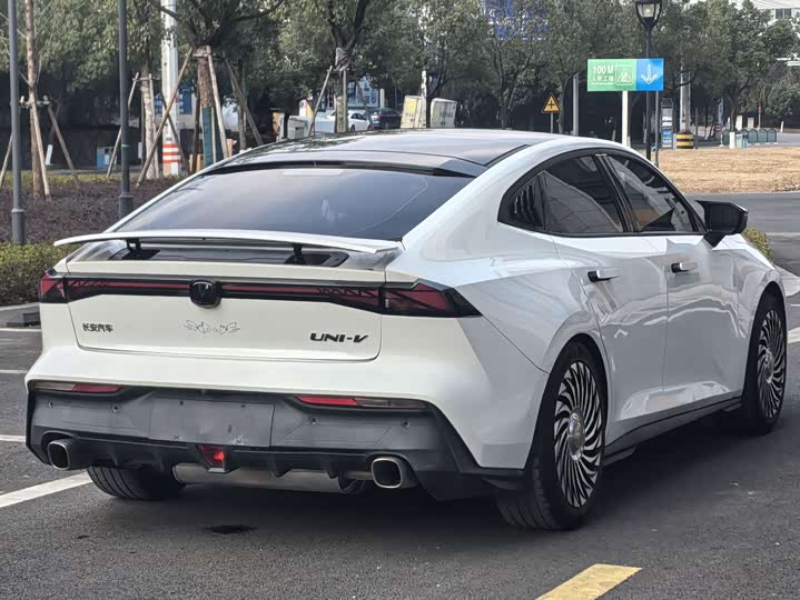 Фото 6 - Changan UNI-V