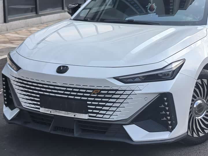 Фото 7 - Changan UNI-V