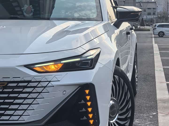 Фото 8 - Changan UNI-V