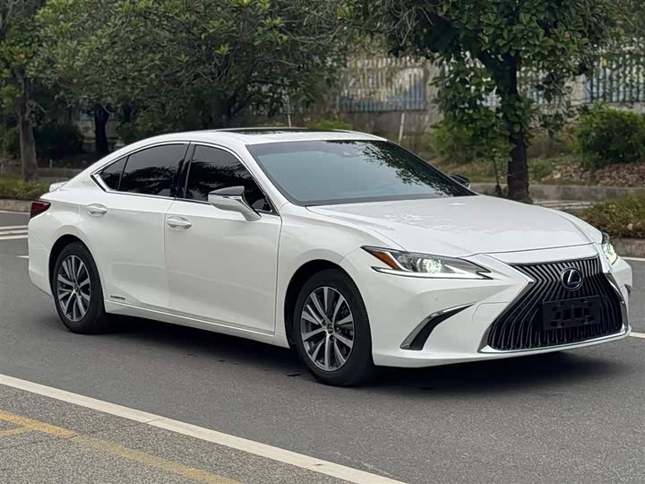 Фото 3 - Lexus ES