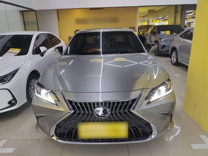 Фото 3 - Lexus ES