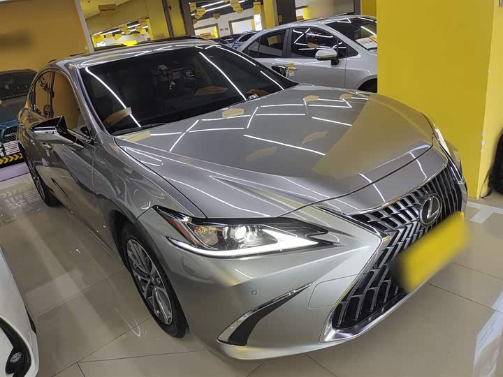 Фото 4 - Lexus ES