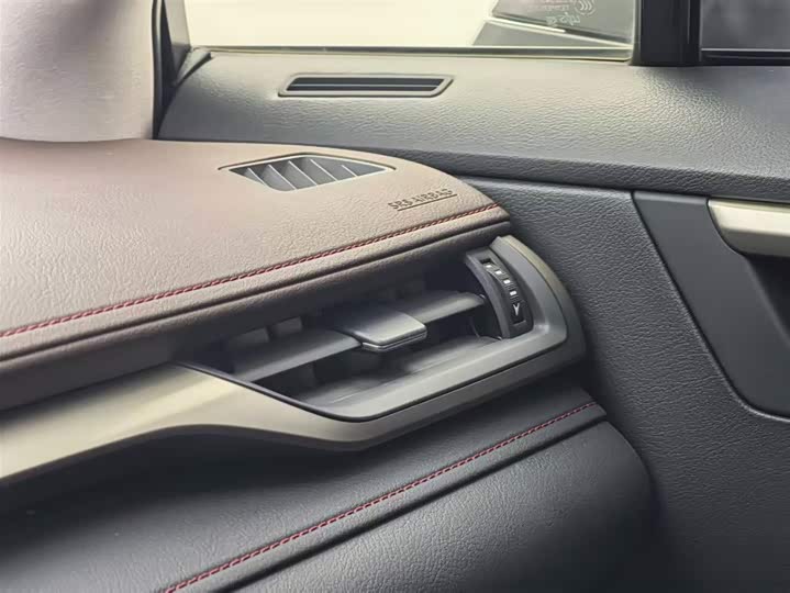 Фото 8 - Lexus RX