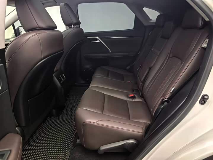 Фото 9 - Lexus RX