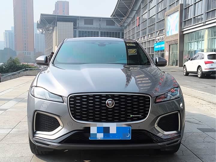 Фото 2 - Jaguar F-Pace