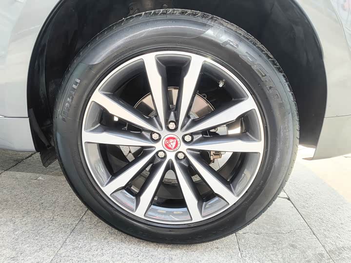 Фото 9 - Jaguar F-Pace