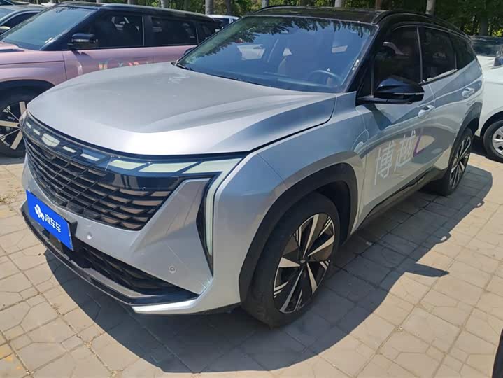 Фото 1 - Geely Atlas L