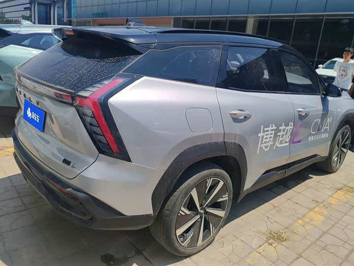 Фото 3 - Geely Atlas L