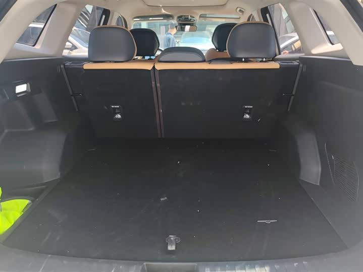 Фото 4 - Geely Atlas L