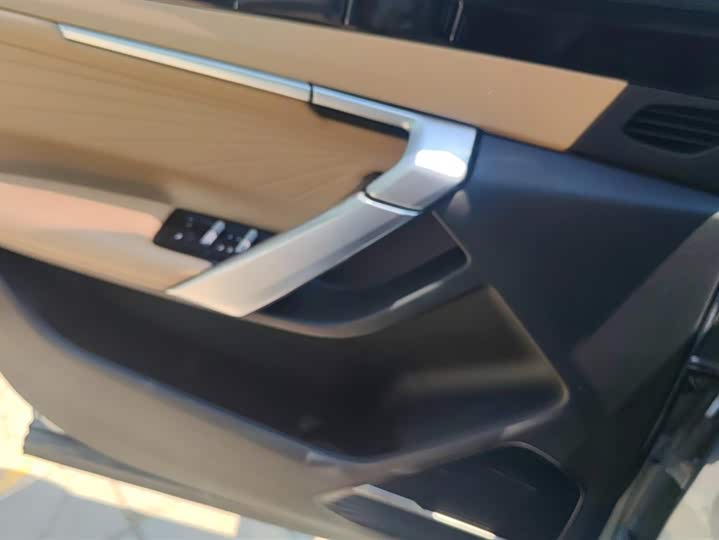 Фото 7 - Geely Atlas L