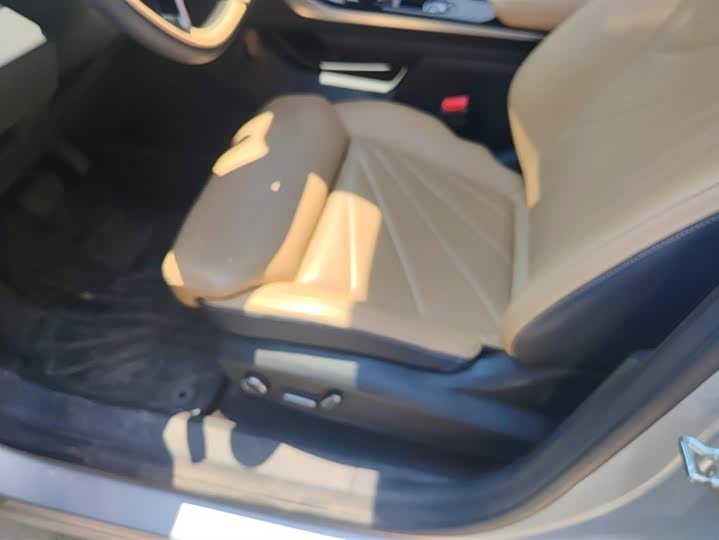 Фото 9 - Geely Atlas L