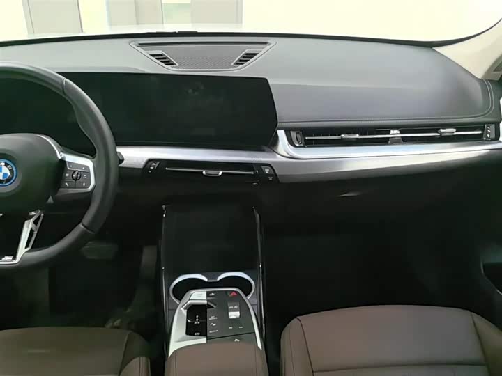 Фото 8 - BMW iX1