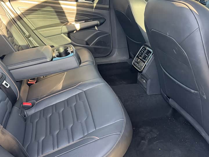 Фото 7 - Volkswagen Passat