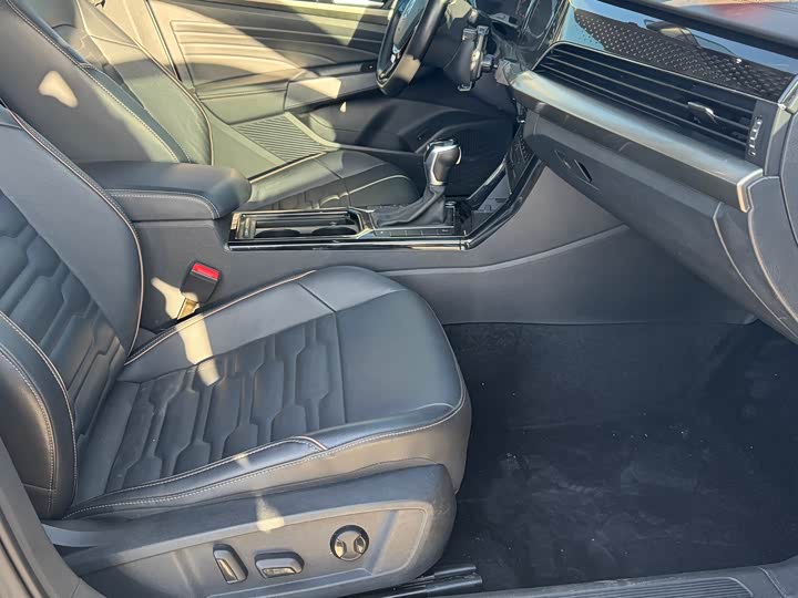 Фото 8 - Volkswagen Passat